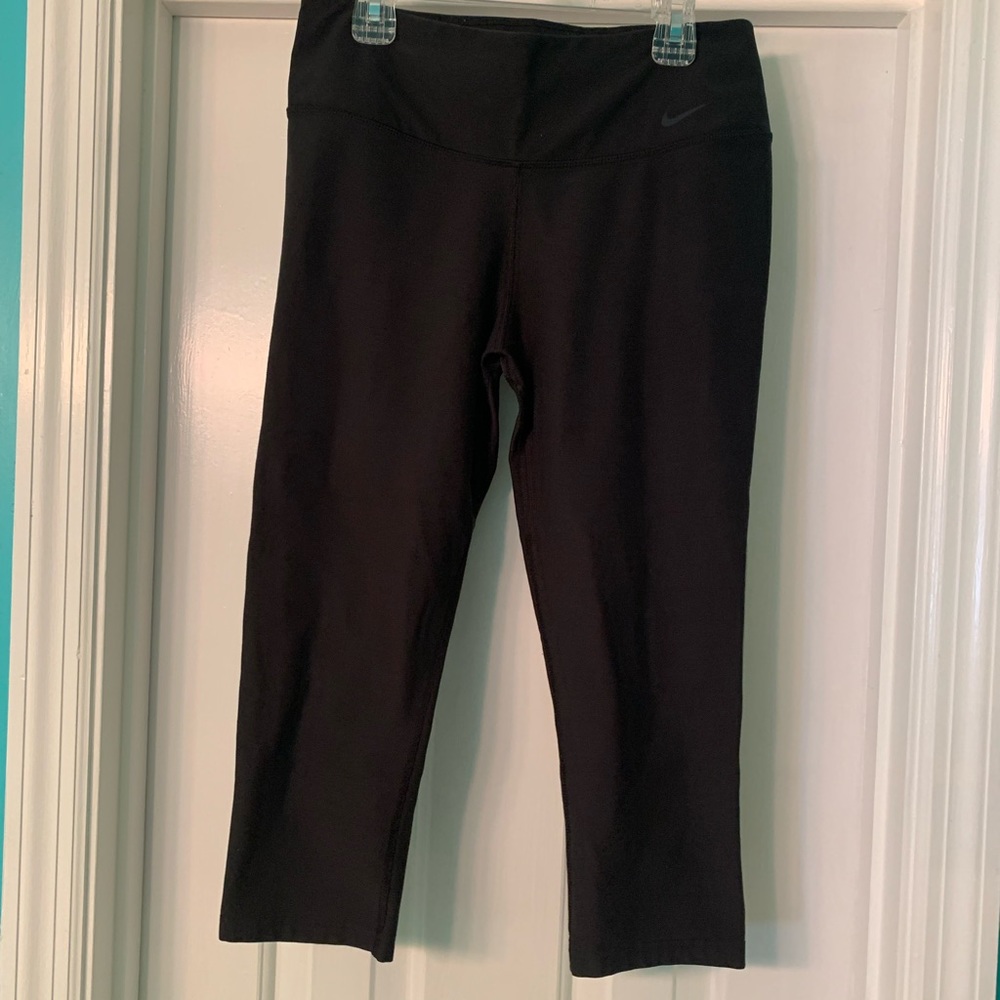 Womens Nike calf-length leggings